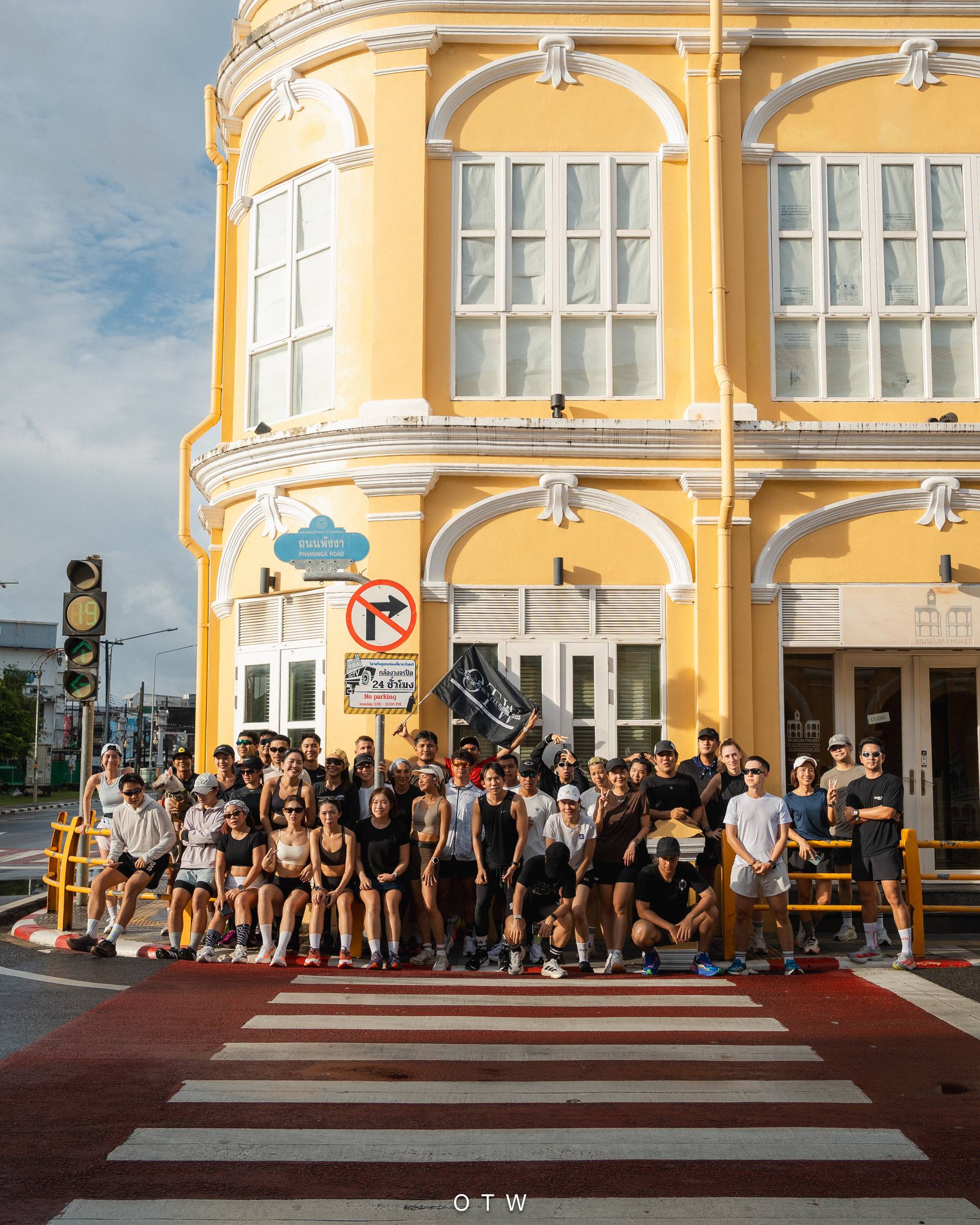 On The Way Run Club Phuket  x 22xhumble